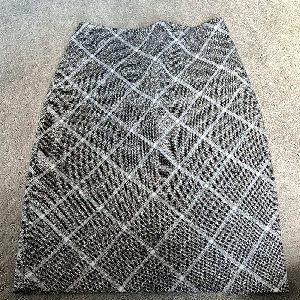 White House Black Market Pencil skirt